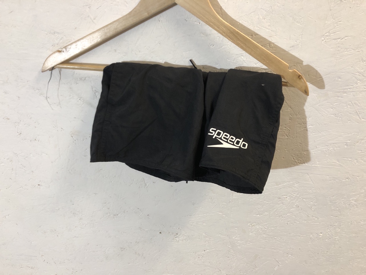 Lot 516  
            Edinburgh SR24 - Delivery Only 

                
1 X BOX OF KIDS CLOTHES TO INCLUDE YELLOW ADIDAS JUMPER UK 9/10 YRS: LOCATION - B...