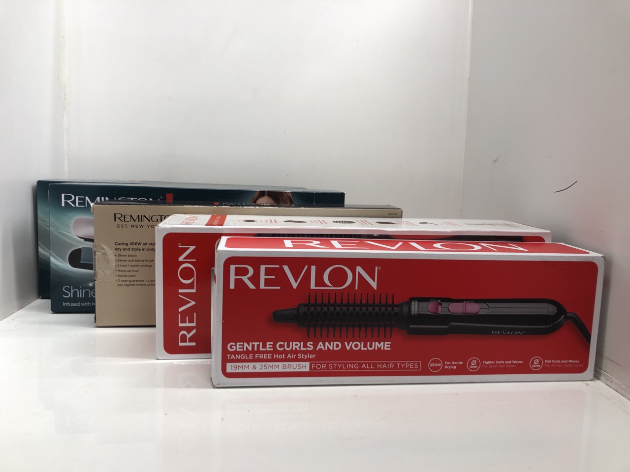 Lot 51  
            Edinburgh SR24 - Delivery Only 

                
QUANTITY OF HEALTH & BEAUTY ITEMS TO INCLUDE REVLON SALON ONE-STEP HAIR DRYER & V...