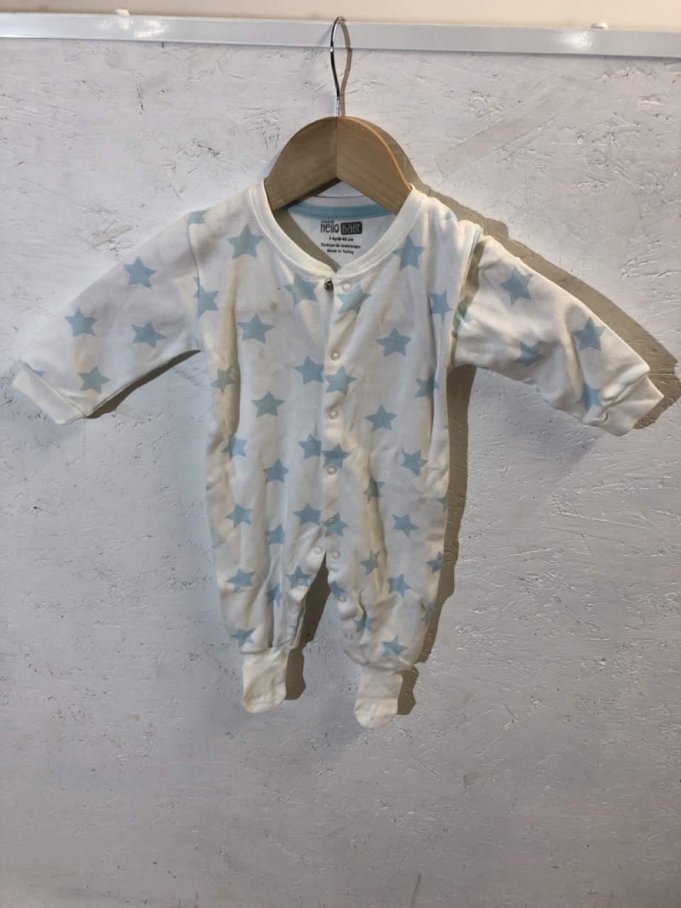 Lot 520  
            Edinburgh SR24 - Delivery Only 

                
1 X BOX OF KIDS CLOTHES TO INCLUDE BLUE ADIDAS SHORTS UK 18-24 MONTHS : LOCATION ...