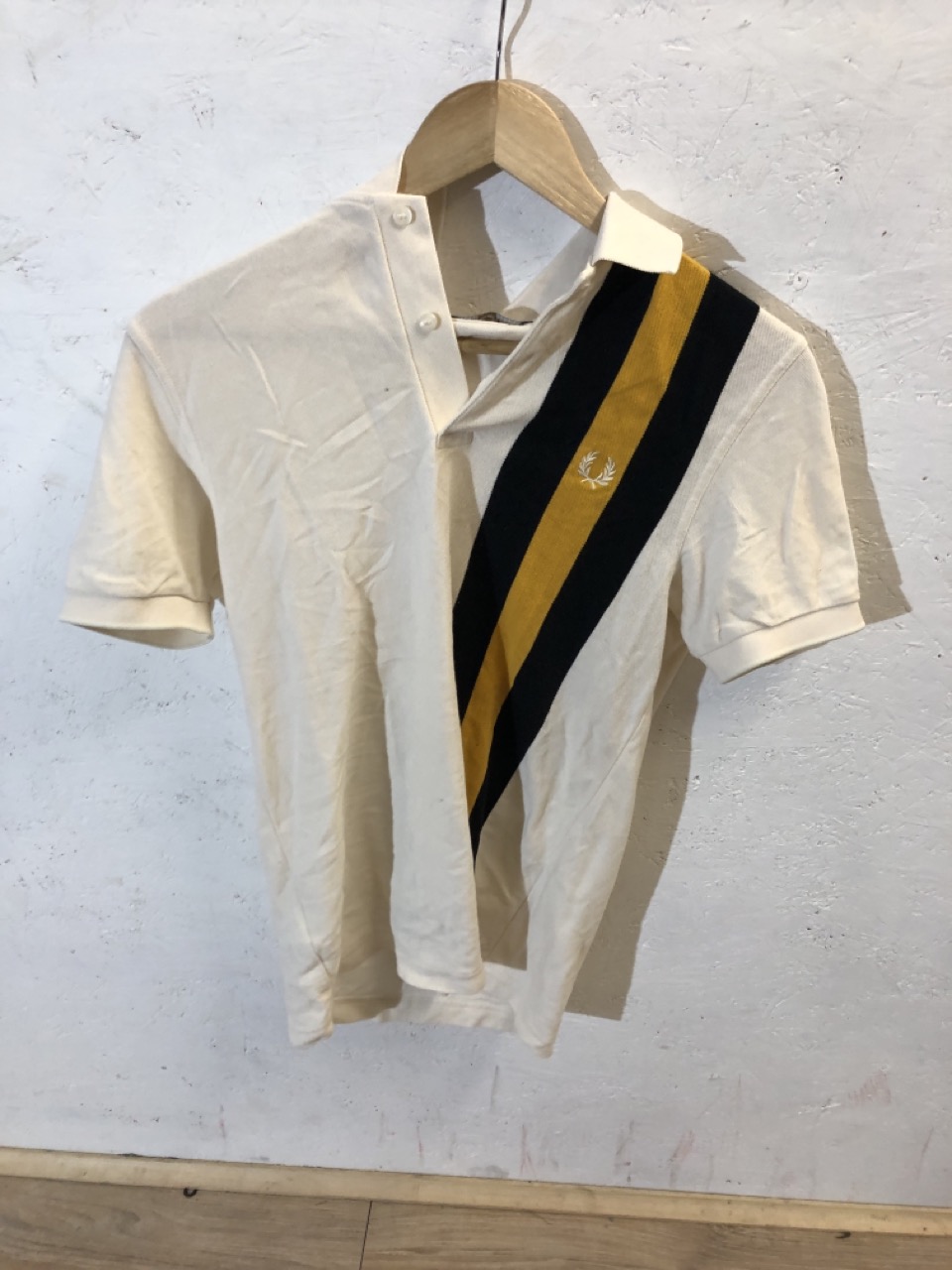 Lot 521  
            Edinburgh SR24 - Delivery Only 

                
1 X BOX OF ADULTS CLOTHES TO INCLUDE FRUIT & LOOM BLACK TOP UK M: LOCATION - BACK... - Image 2