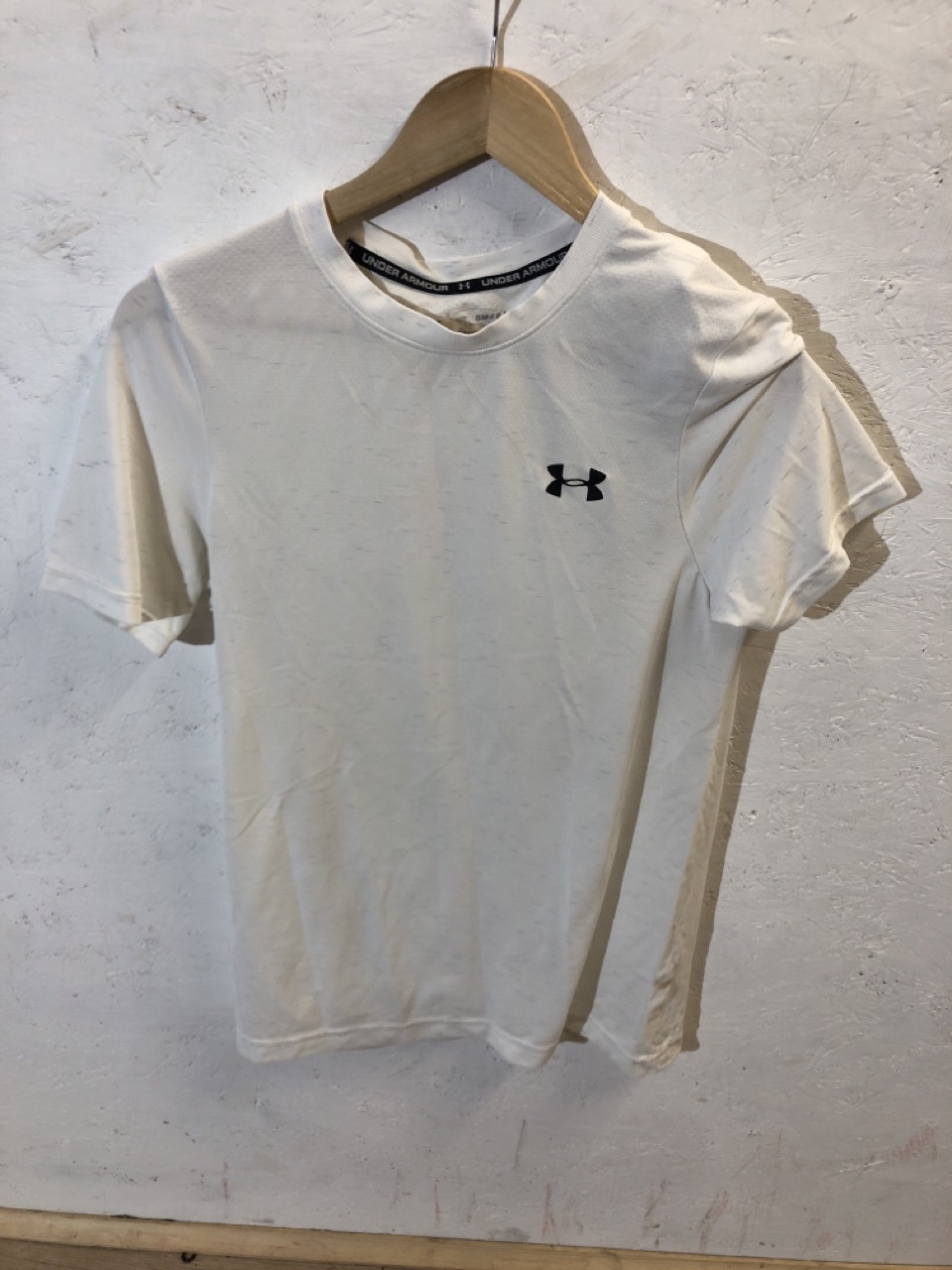 Lot 521  
            Edinburgh SR24 - Delivery Only 

                
1 X BOX OF ADULTS CLOTHES TO INCLUDE FRUIT & LOOM BLACK TOP UK M: LOCATION - BACK... - Image 4