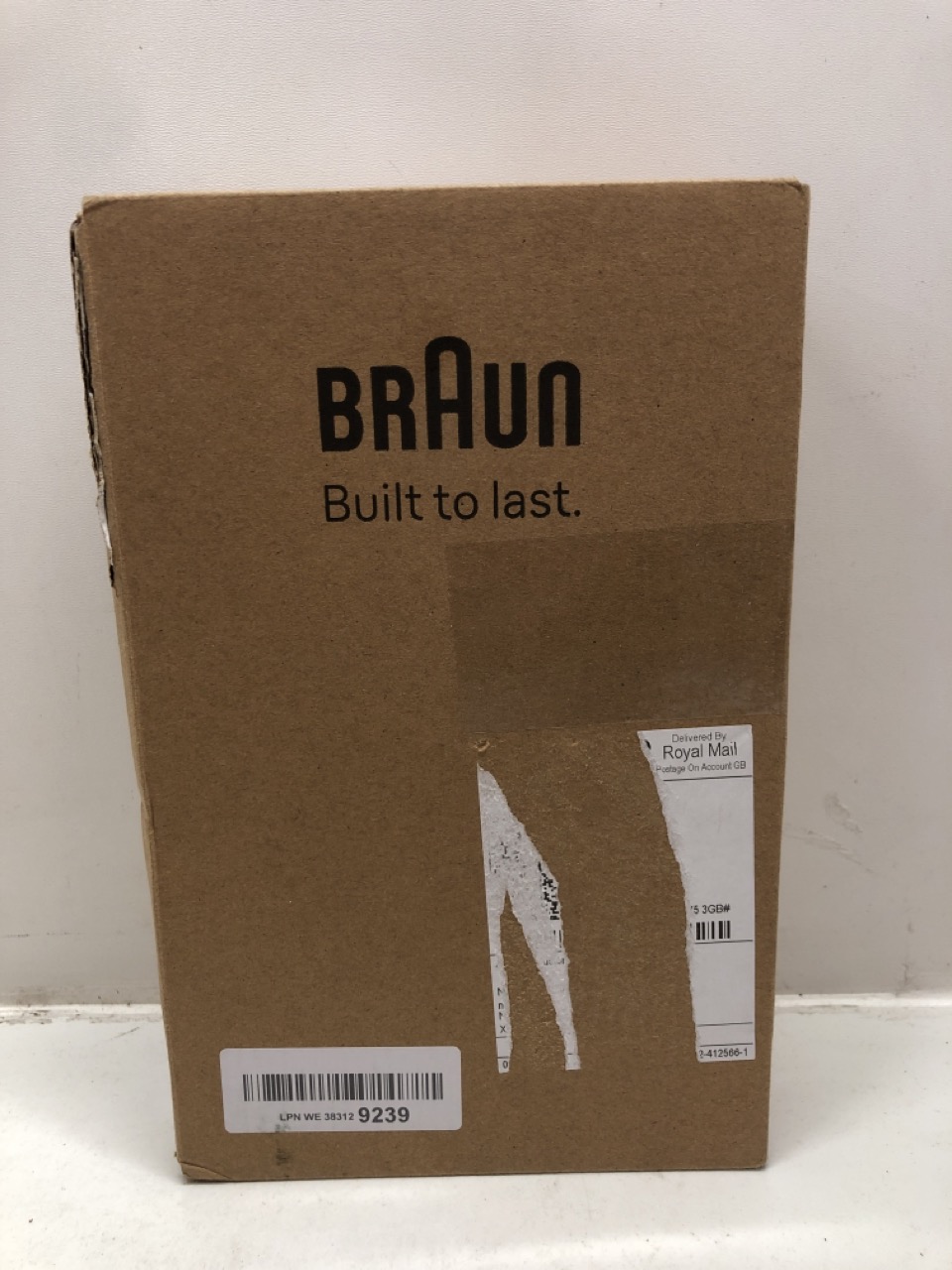 Lot 525  
            Edinburgh SR24 - Delivery Only 

                
QUANTITY OF HEALTH & BEAUTY ITEMS TO INCLUDE BRAUN ALL-IN-ONE SERIES 7 GROOMING K... - Image 3