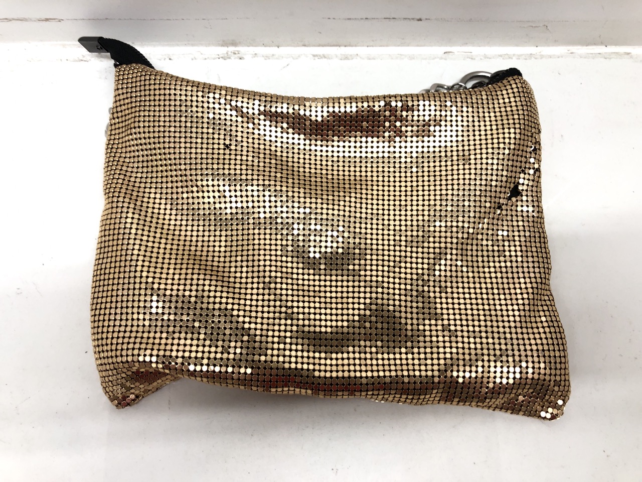 Lot 532  
            Edinburgh SR24 - Delivery Only 

                
1 X BOX OF BAGS TO INCLUDE RED FLYMAX BAG: LOCATION - BACK RACK