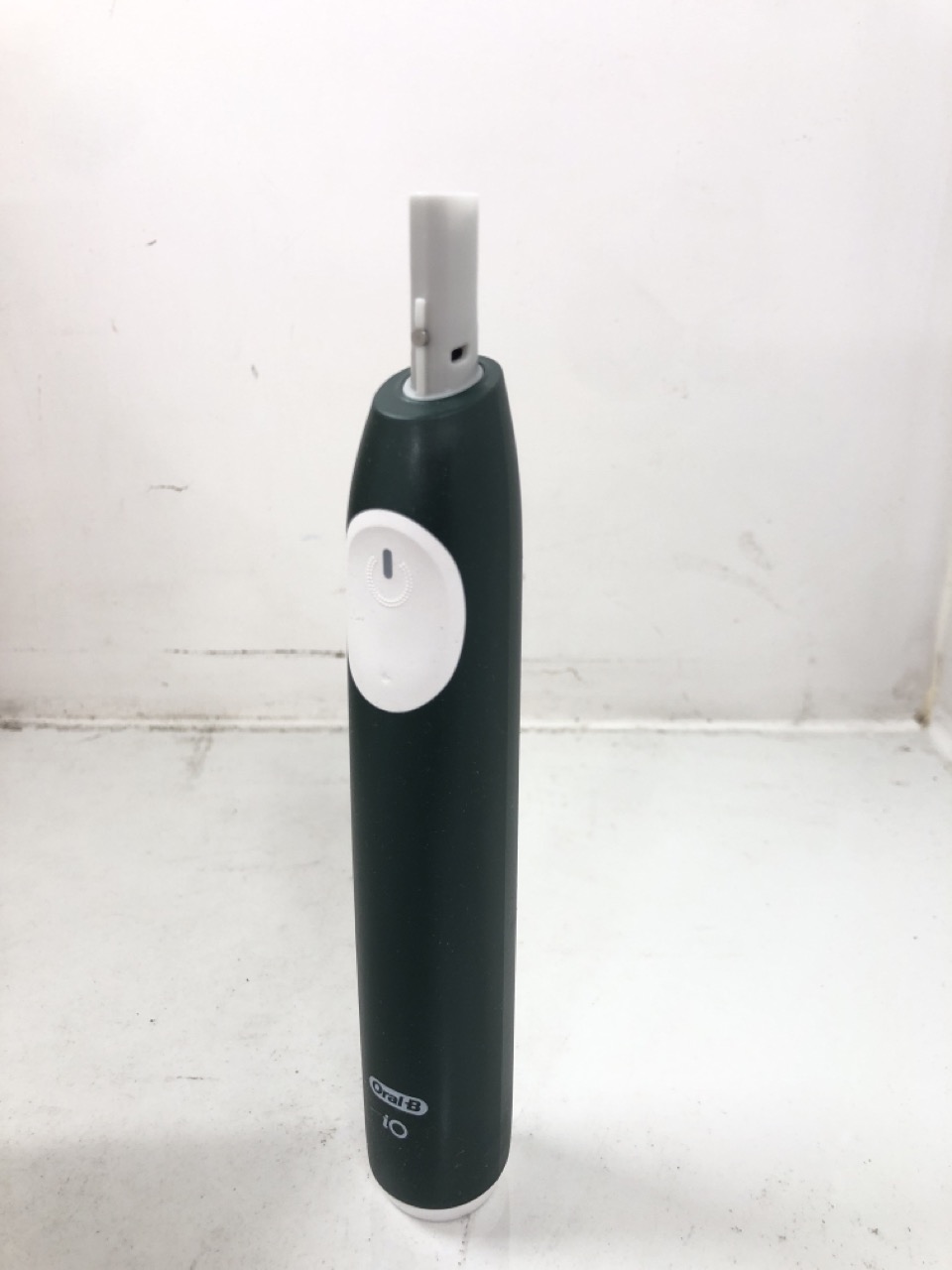 Lot 537  
            Edinburgh SR24 - Delivery Only 

                
QUANTITY OF HEALTH & BEAUTY TO INCLUDE ORAL B IO SERIES 2 WIRELESS TOOTHBRUSH: LO... - Image 4