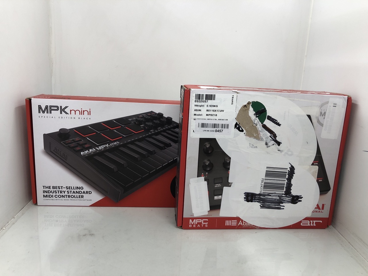 Lot 539  
            Edinburgh SR24 - Delivery Only 

                
MPD 218 AKAI PROFFESIONAL + AKAI PROFFESIONAL MPK MINI : LOCATION - BACK RACK