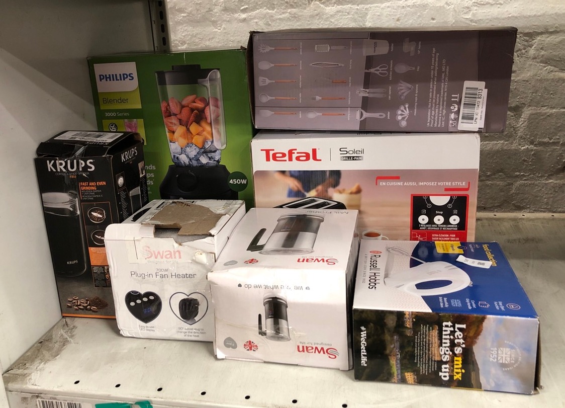 Lot 545  
            Edinburgh SR24 - Delivery Only 

                
QUANTITY OF KITCHEN & APPLIANCES ITEMS TO INCLUDE RUSSELL HOBBS FOOD COLLECTION E...