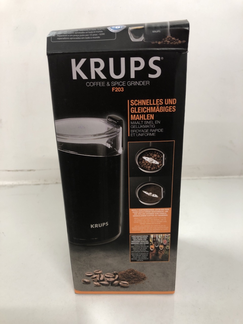 Lot 545  
            Edinburgh SR24 - Delivery Only 

                
QUANTITY OF KITCHEN & APPLIANCES ITEMS TO INCLUDE RUSSELL HOBBS FOOD COLLECTION E... - Image 2