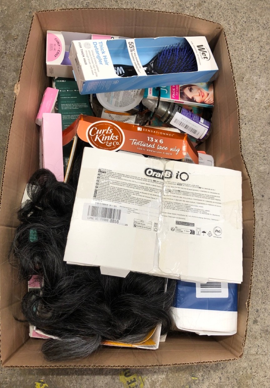 Lot 548  
            Edinburgh SR24 - Delivery Only 

                
QUANTITY OF HEALTH & BEAUTY ITEMS TO INCLUDE WET BRUSH CUSTOM CARE DETANGLER THIC...