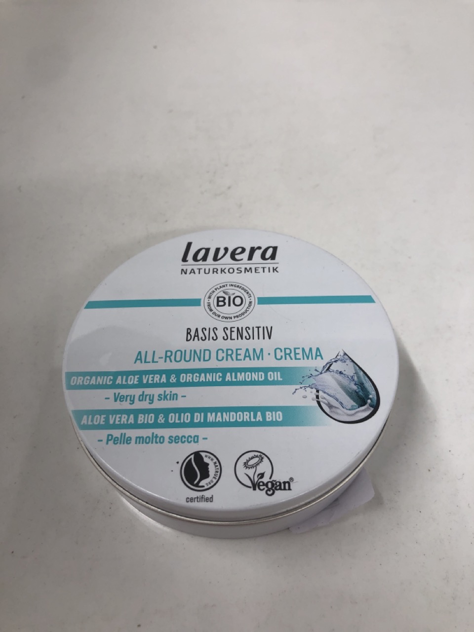 Lot 548  
            Edinburgh SR24 - Delivery Only 

                
QUANTITY OF HEALTH & BEAUTY ITEMS TO INCLUDE WET BRUSH CUSTOM CARE DETANGLER THIC... - Image 3