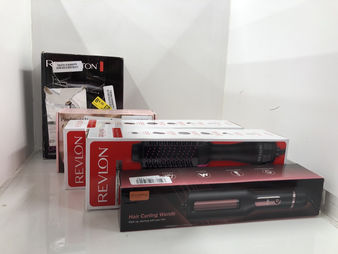 Lot 553  
            Edinburgh SR24 - Delivery Only 

                
QUANTITY OF HEALTH & BEAUTY ITEMS TO INCLUDE REVLON SALON ONE-STEP HAIR DRYER & V...