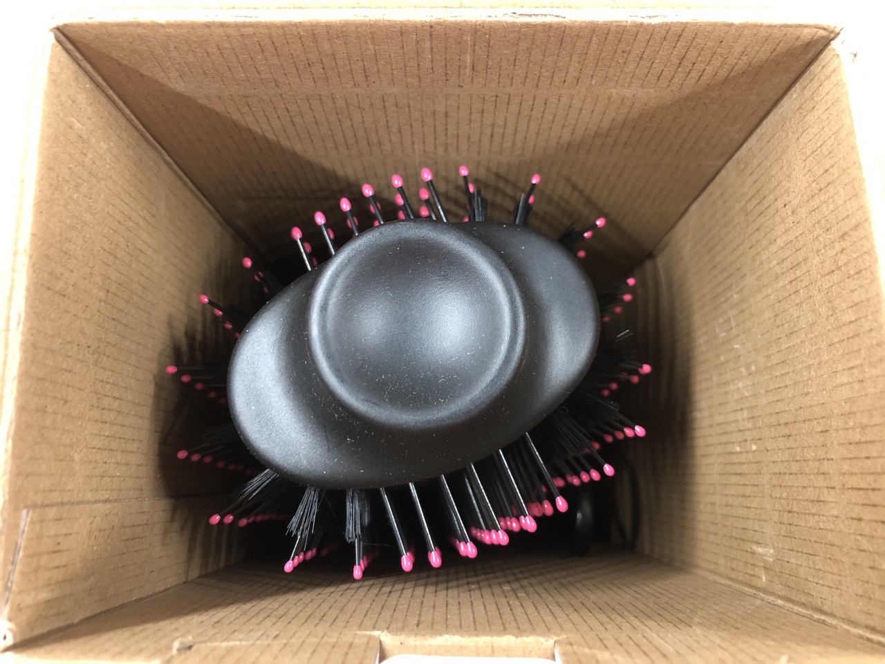 Lot 553  
            Edinburgh SR24 - Delivery Only 

                
QUANTITY OF HEALTH & BEAUTY ITEMS TO INCLUDE REVLON SALON ONE-STEP HAIR DRYER & V... - Image 4