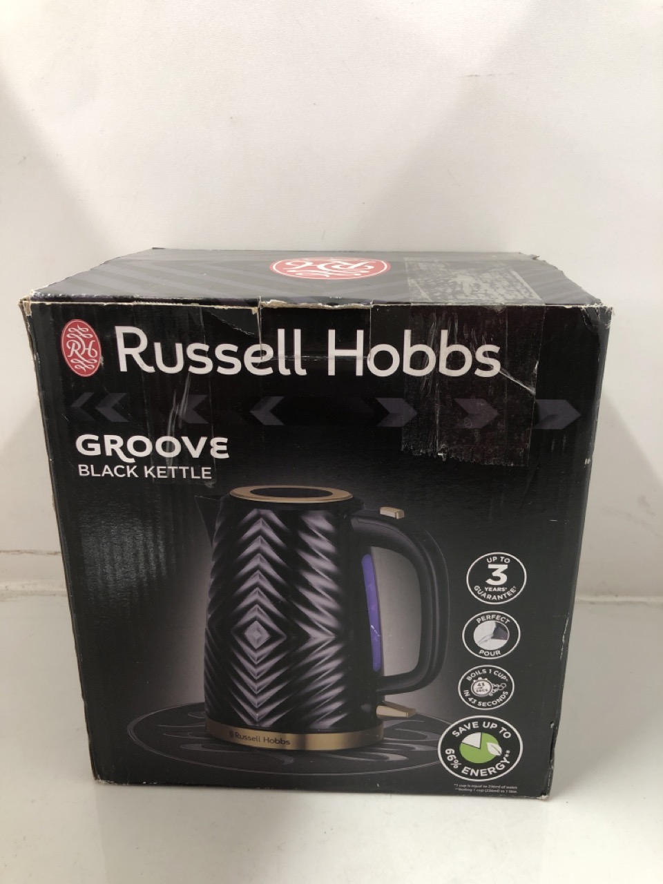 Lot 555  
            Edinburgh SR24 - Delivery Only 

                
QUANTITY OF KITCHEN & APPLIANCES ITEMS TO INCLUDE RUSSELL HOBBS GROOVE ELECTRIC 1... - Image 3