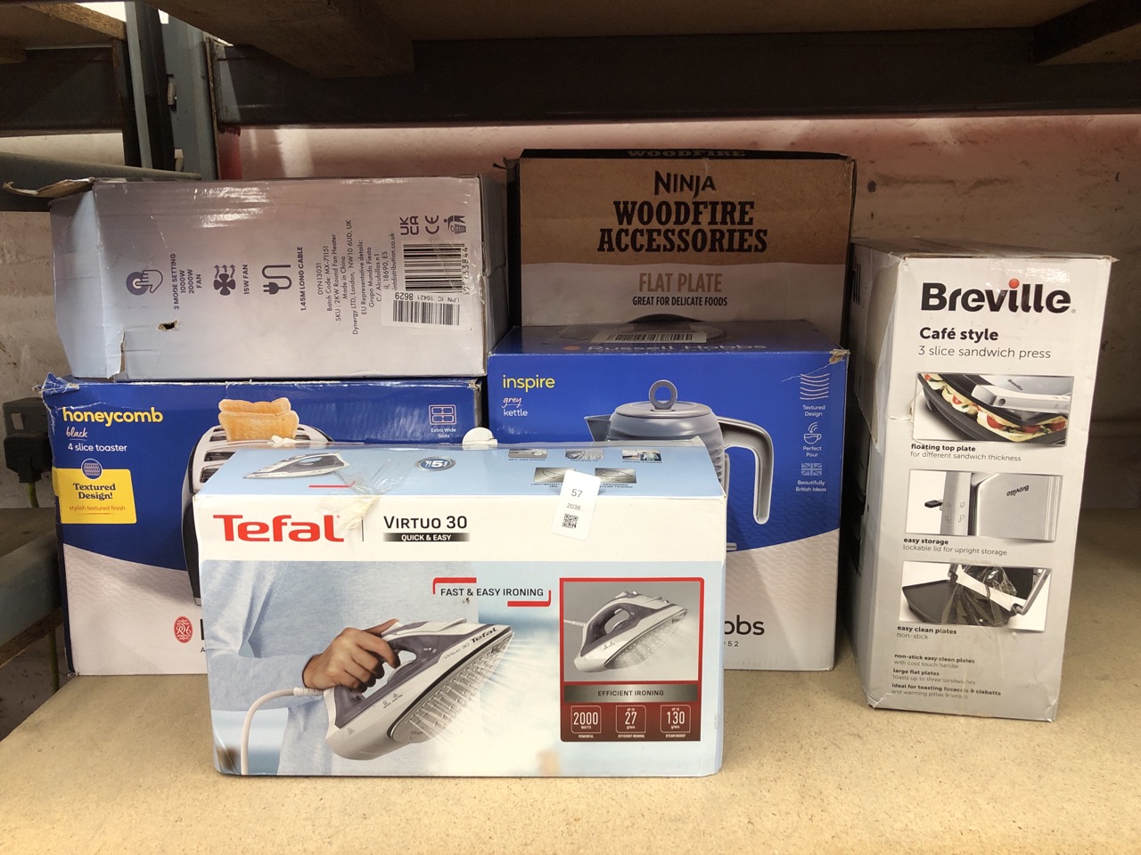 Lot 57  
            Edinburgh SR24 - Delivery Only 

                
QUANTITY OF KITCHEN & APPLIANCES ITEMS TO INCLUDE TEFAL VIRTUO 30, STEAM IRON, 13...