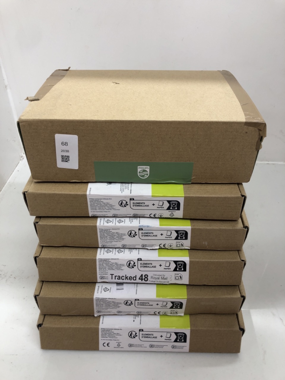 Lot 68  
            Edinburgh SR24 - Delivery Only 

                
QUANTITY OF HEALTH & BEAUTY ITEMS TO INCLUDE PHILIPS ONEBLADE HYBRID 360 BLADE TE...