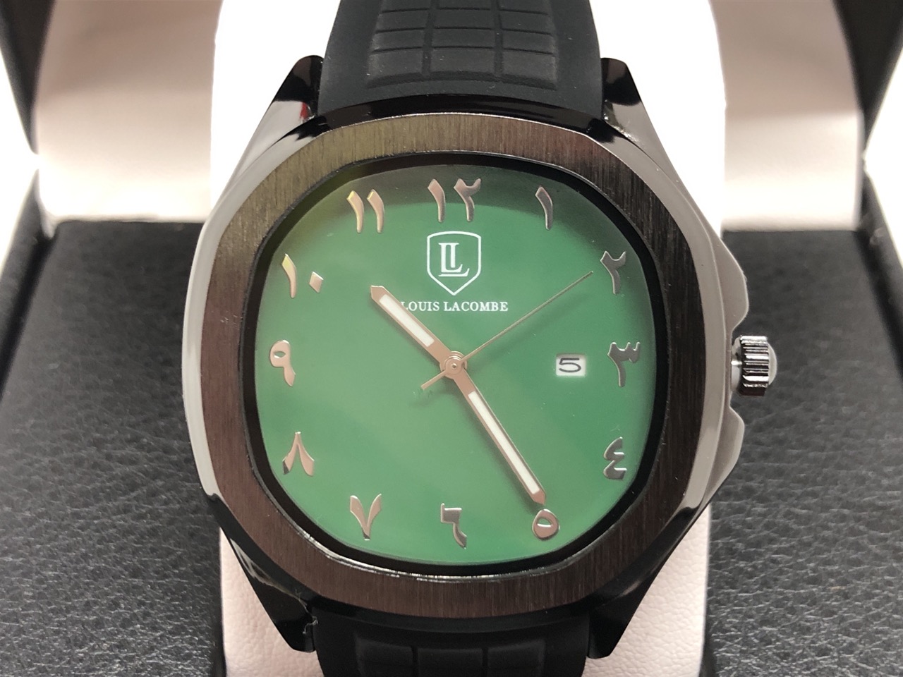 Lot 6  
            Edinburgh SR24 - Delivery Only 

                
MENS LOUIS LACOMBE WATCH - GREEN FACE - BLACK RUBBER STRAP: LOCATION - TOP 50 RACK