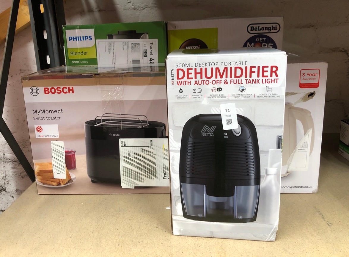 Lot 71  
            Edinburgh SR24 - Delivery Only 

                
QUANTITY OF KITCHEN & APPLIANCES ITEMS TO INCLUDE NETTA DEHUMIDIFIER 500ML MINI A...