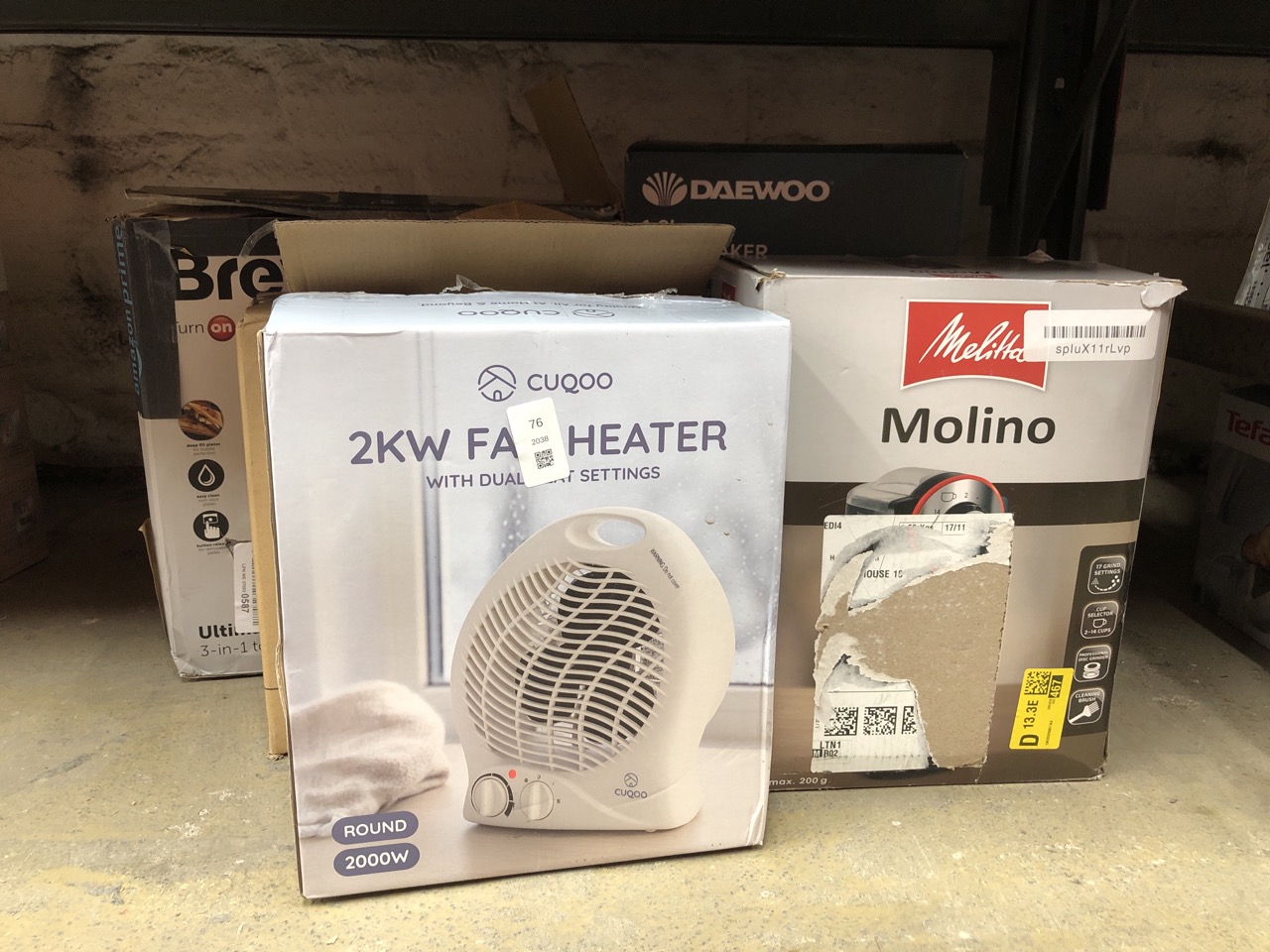 Lot 76  
            Edinburgh SR24 - Delivery Only 

                
QUANTITY OF KITCHEN & APPLIANCES ITEMS TO INCLUDE MOLINO ELECTRICAL COFFEE GRINDE...