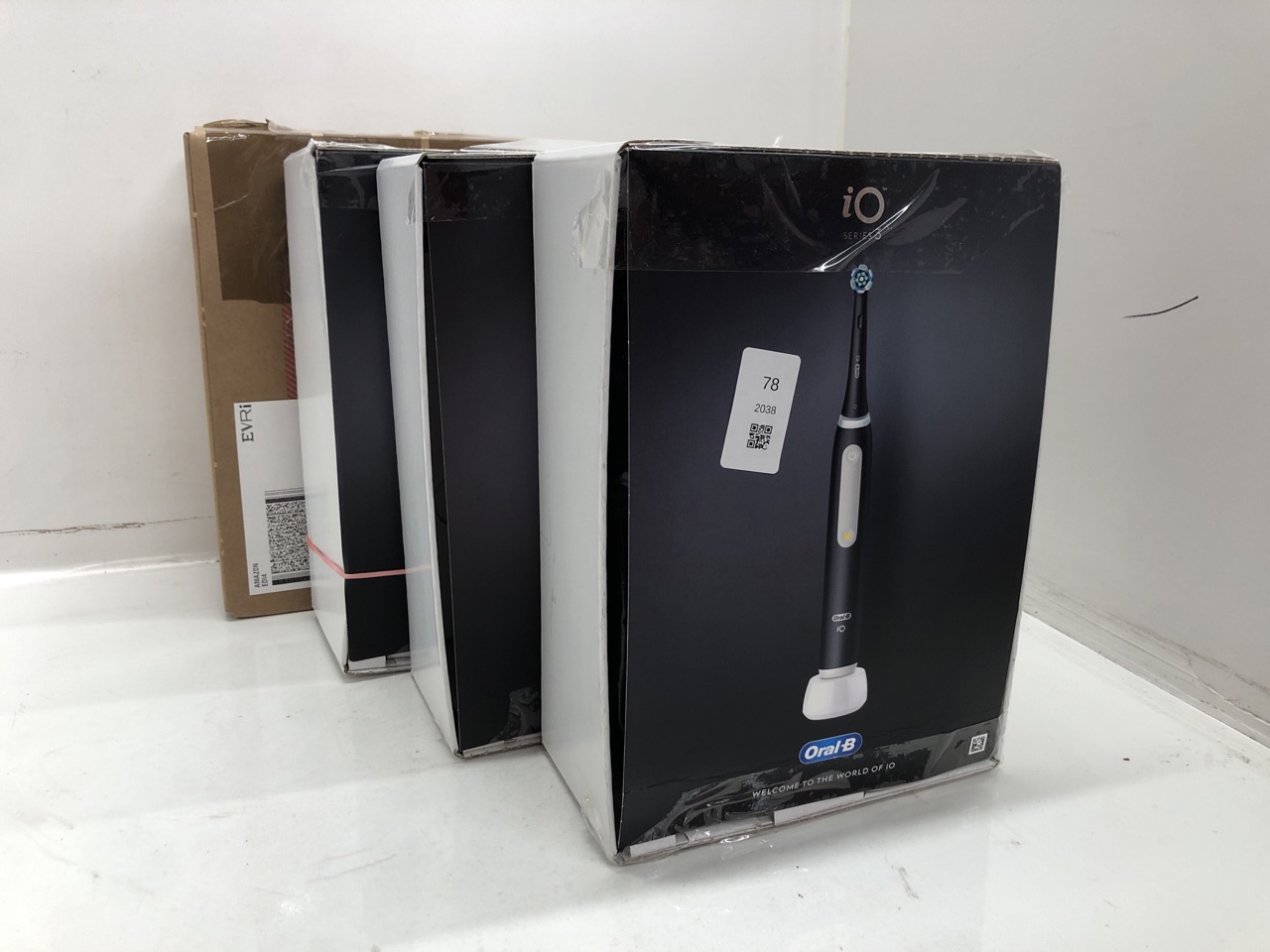 Lot 78  
            Edinburgh SR24 - Delivery Only 

                
QUANTITY OF HEALTH & BEAUTY ITEMS TO INCLUDE ORAL B SERIES 3 ELECTRIC TOOTHBRUSH ...