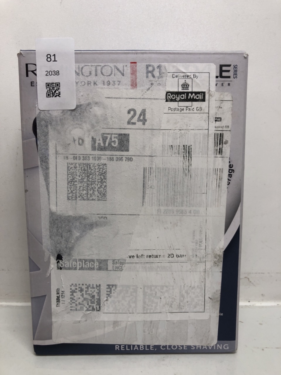 Lot 81  
            Edinburgh SR24 - Delivery Only 

                
QUANTITY OF HEALTH & BEAUTY ITEMS TO INCLUDE REMINGTON MENS ELECTRIC ROTARY SHAVE...