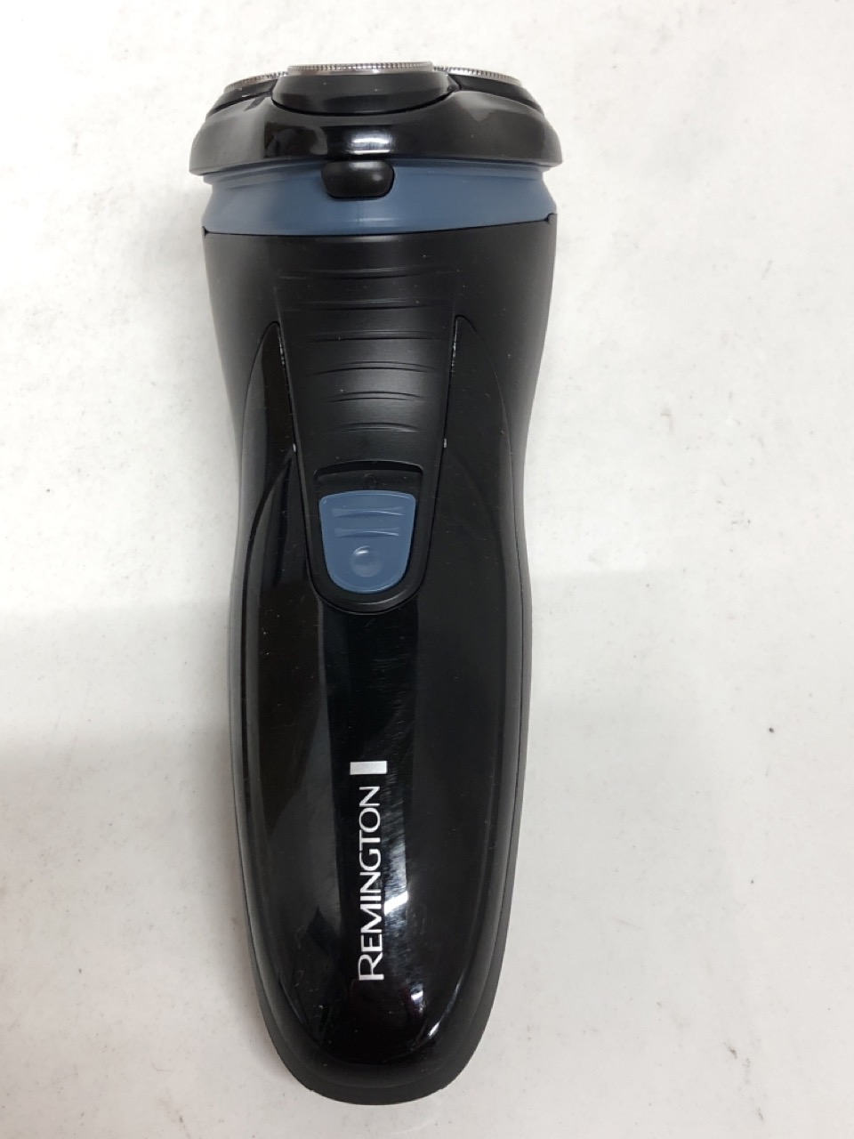 Lot 81  
            Edinburgh SR24 - Delivery Only 

                
QUANTITY OF HEALTH & BEAUTY ITEMS TO INCLUDE REMINGTON MENS ELECTRIC ROTARY SHAVE...