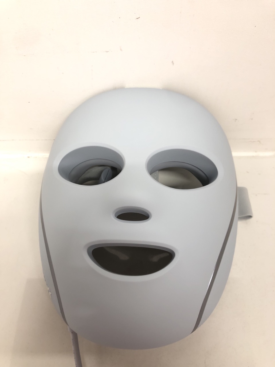 Lot 82  
            Edinburgh SR24 - Delivery Only 

                
SHARK CRYGLOW UNDER EYE COOLING & LED ANTI AGING & BLEMISH REPAIR MASK : LOCATION...