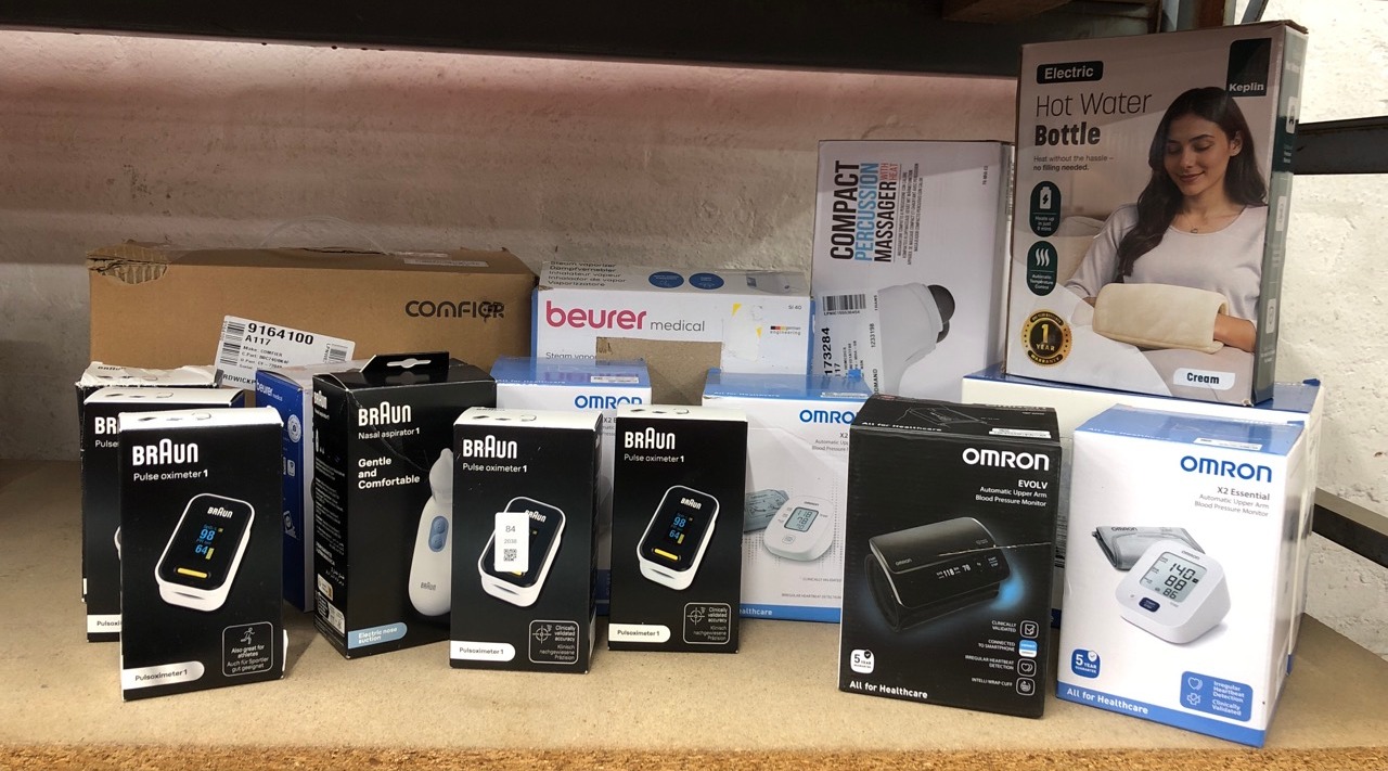 Lot 84  
            Edinburgh SR24 - Delivery Only 

                
QUANTITY OF HEALTH & BEAUTY ITEMS TO INCLUDE BRAUN PULSE OXIMETER 1 - ACCURATE BL...