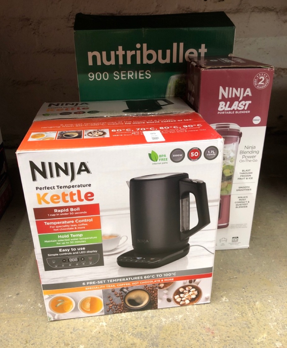 Lot 89  
            Edinburgh SR24 - Delivery Only 

                
QUANTITY OF KITCHEN & APPLIANCES ITEMS TO INCLUDE NINJA BLAST PORTABLE BLENDER, 5...
