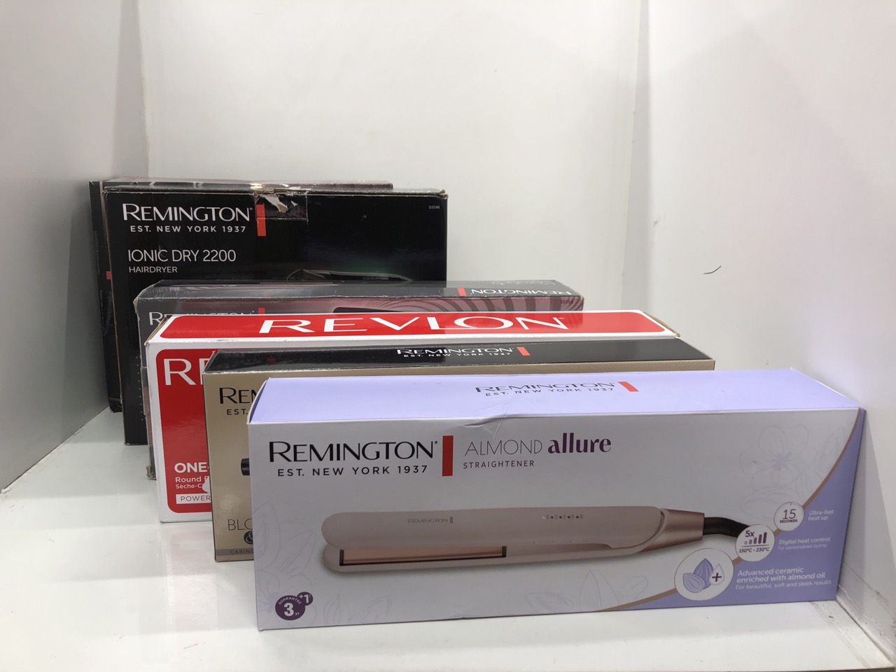 Lot 91  
            Edinburgh SR24 - Delivery Only 

                
QUANTITY OF HEALTH & BEAUTY ITEMS TO INCLUDE REMINGTON KERATIN PROTECT INTELLIGEN...