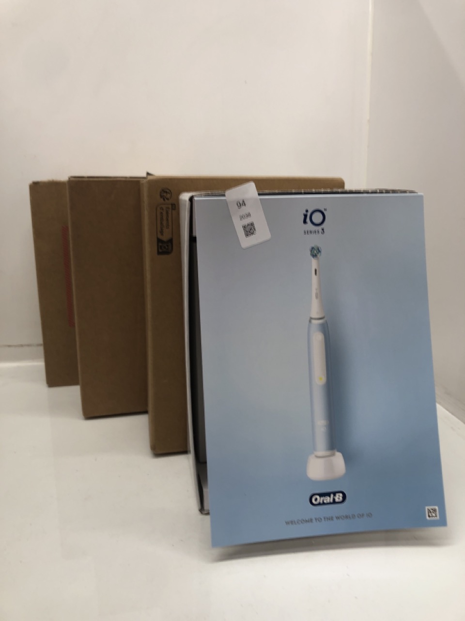 Lot 94  
            Edinburgh SR24 - Delivery Only 

                
QUANTITY OF HEALTH & BEAUTY ITEMS TO INCLUDE ORAL B SERIES 3 ELECTRIC TOOTHBRUSH ...