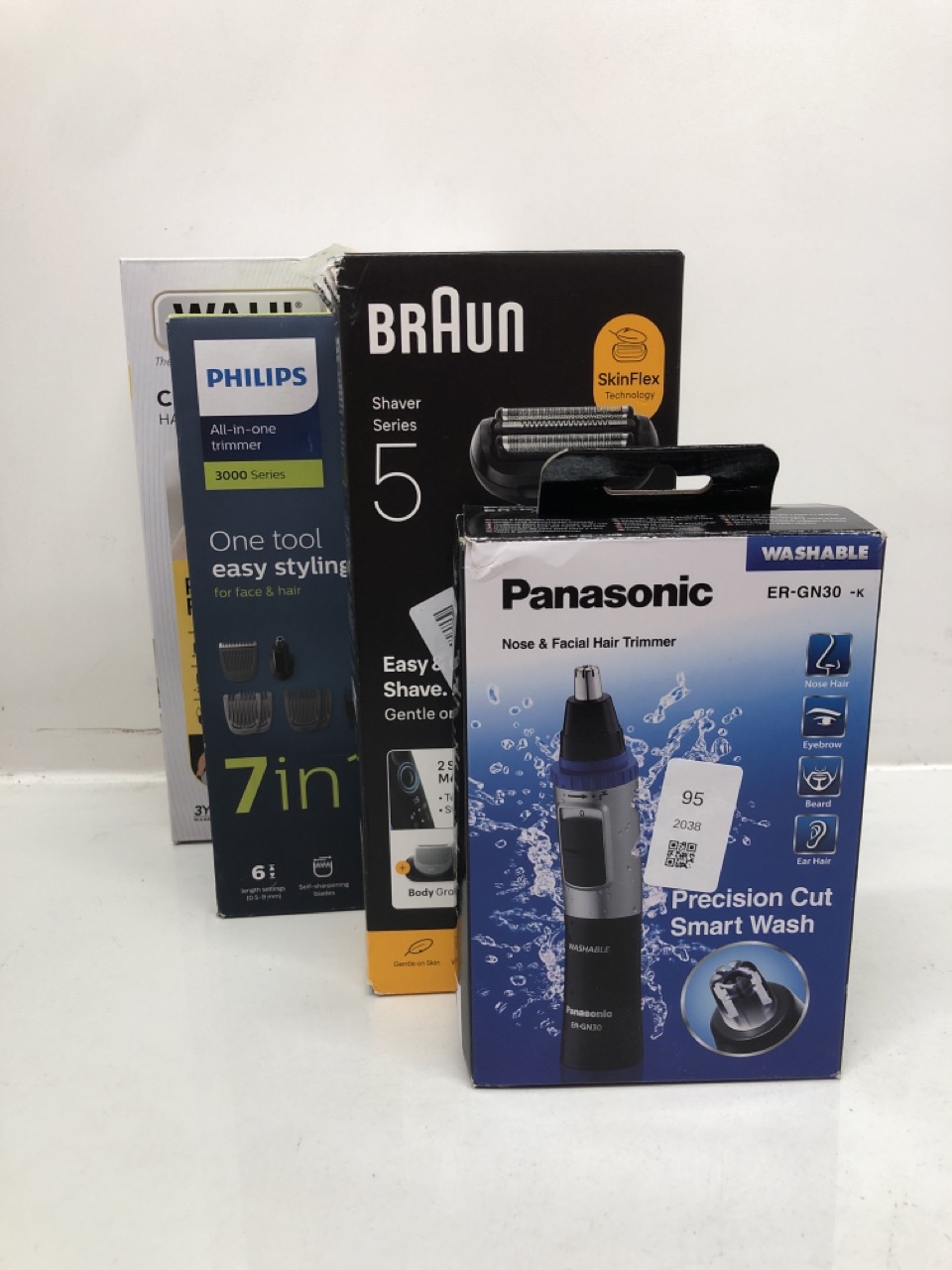 Lot 95  
            Edinburgh SR24 - Delivery Only 

                
QUANTITY OF HEALTH & BEAUTY ITEMS TO INCLUDE PANASONIC ER-GN30 NOSE / EAR HAIR: L...