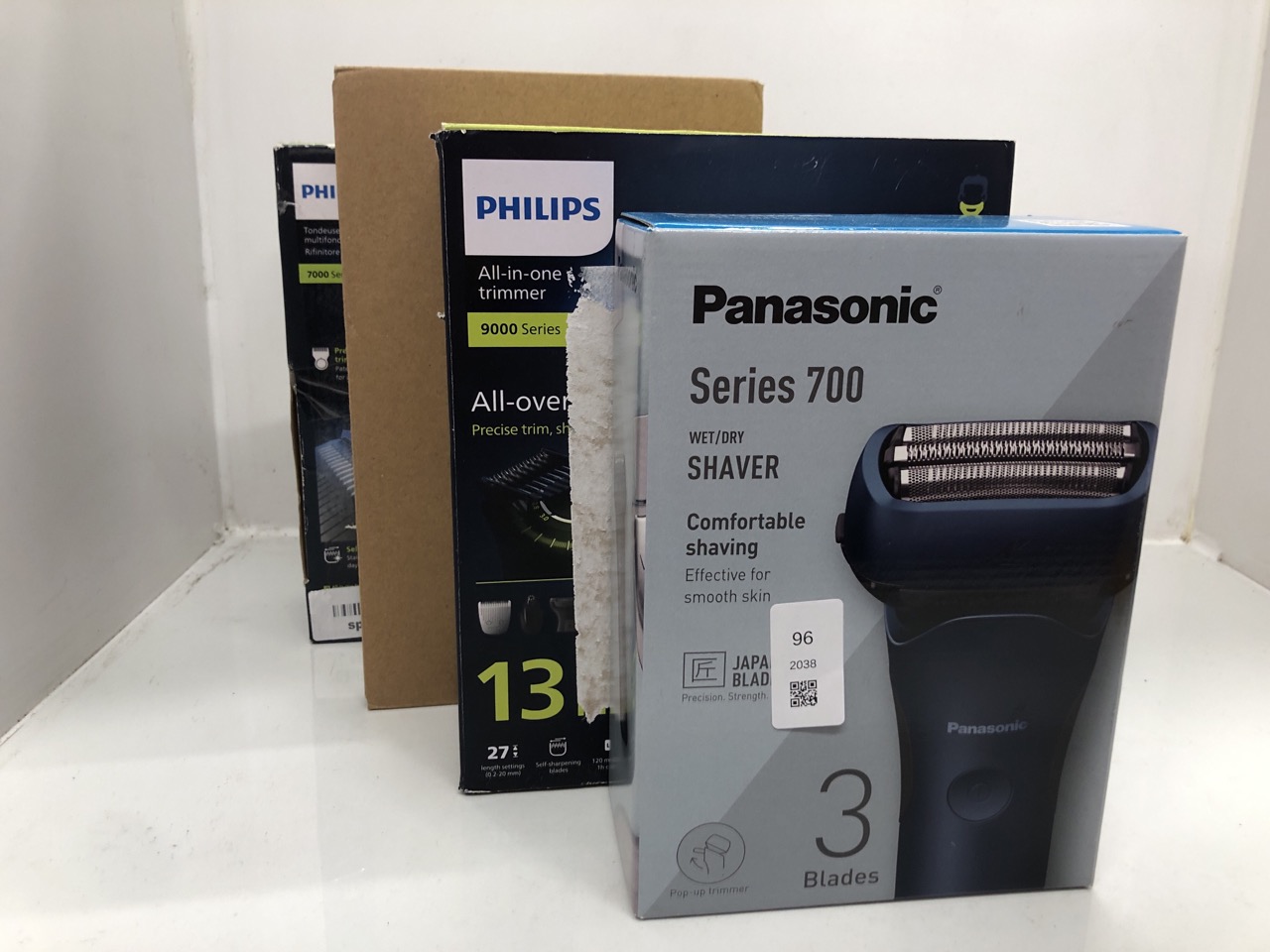 Lot 96  
            Edinburgh SR24 - Delivery Only 

                
QUANTITY OF HEALTH & BEAUTY ITEMS TO INCLUDE PANASONIC ES-ALT4B 3-BLADE WET AND D...