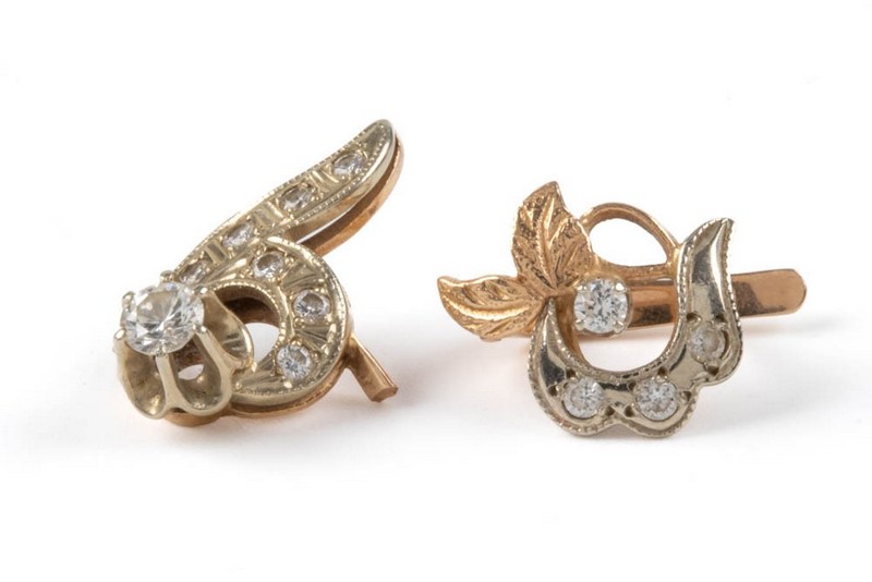 Lot 101  
            Nottingham Luxury Room - Delivery Only 

                
14K Bi-Colour Diamond Pair of Leaf Hook Earrings, 5g.  Auction Guide: £300-£400 (...