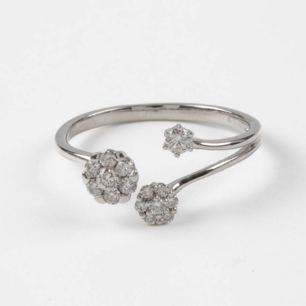 Lot 103  
            Nottingham Luxury Room - Delivery Only 

                
18K White Diamond Flower Split Ring, Size O, 2.1g (VAT Only Payable on Buyers Pre...