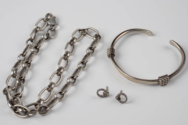 Lot 129  
            Nottingham Luxury Room - Delivery Only 

                
Silver Torque Bangle, 18cm. Silver Clear Stone Pavé Circle Stud Earrings, 0.9cm. ...