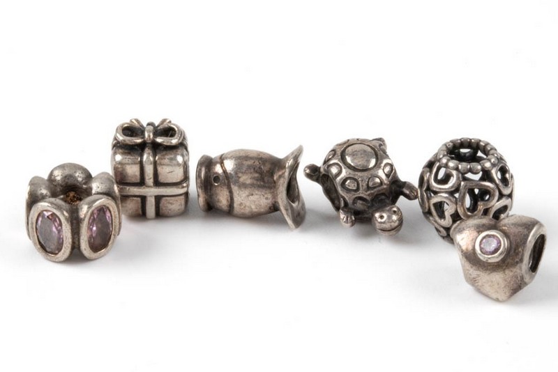 Lot 131  
            Nottingham Luxury Room - Delivery Only 

                
Silver Selection of Six Charms, 18.1g (VAT Only Payable on Buyers Premium)