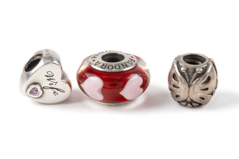 Lot 135  
            Nottingham Luxury Room - Delivery Only 

                
Pandora Silver Selection of Three Charms, 12g (VAT Only Payable on Buyers Premium)