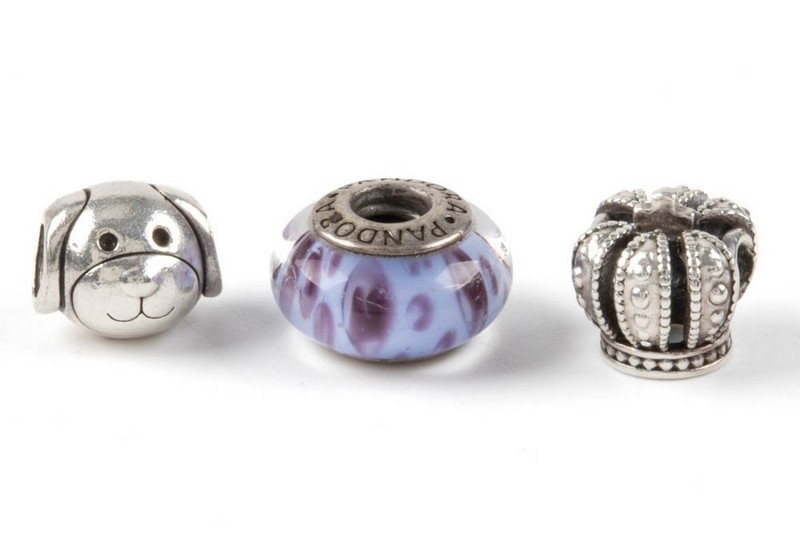 Lot 136  
            Nottingham Luxury Room - Delivery Only 

                
Pandora Silver Selection of Three Charms, 10.3g (VAT Only Payable on Buyers Premium)