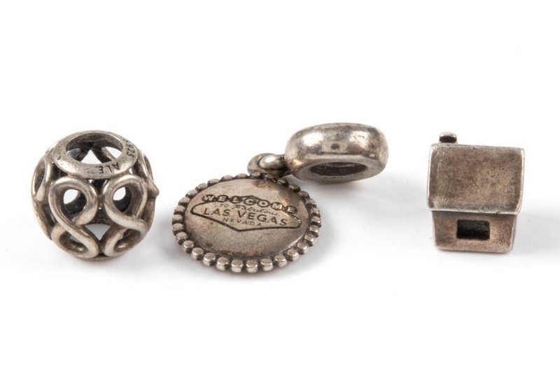 Lot 137  
            Nottingham Luxury Room - Delivery Only 

                
Pandora Silver Selection of Three Charms, 7.9g (VAT Only Payable on Buyers Premium)