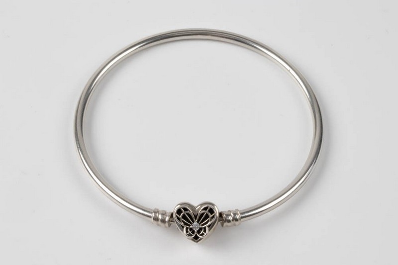 Lot 144  
            Nottingham Luxury Room - Delivery Only 

                
Pandora Silver Clear Stone Heart Bangle, 18cm, 9.3g (VAT Only Payable on Buyers P...