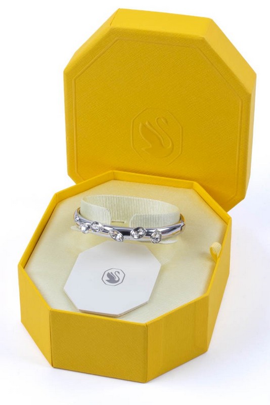 Lot 151  
            Nottingham Luxury Room - Delivery Only 

                
Swarovski White Gold Plated Metal Clear Stones Bangle, 18cm, 36g. Has Original Bo...