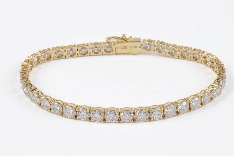 Lot 23  
            Nottingham Luxury Room - Delivery Only 

                
9K Yellow 12.54ct Laboratory Grown Round Brilliant-cut Diamond Tennis Bracelet, 1...