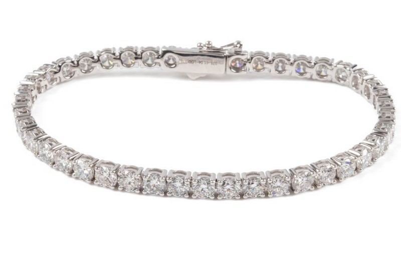 Lot 25  
            Nottingham Luxury Room - Delivery Only 

                
9K White 11.04ct Laboratory Grown Round Brilliant-cut Diamond Tennis Bracelet, 17...