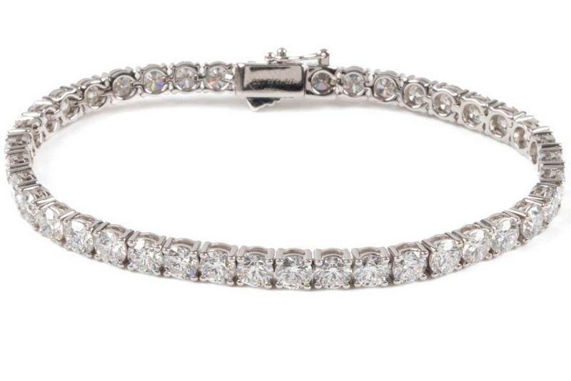Lot 26  
            Nottingham Luxury Room - Delivery Only 

                
9K White 12.52ct Laboratory Grown Round Brilliant-cut Diamond Tennis Bracelet, 18...