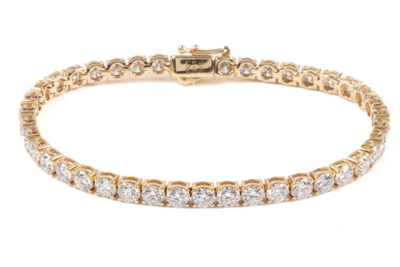 Lot 27  
            Nottingham Luxury Room - Delivery Only 

                
9K Yellow 8.40ct Laboratory Grown Round Brilliant-cut Diamond Tennis Bracelet, 16...