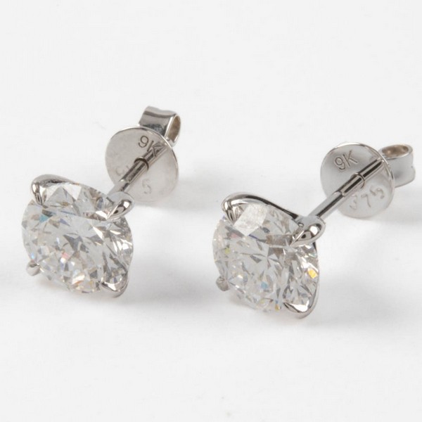 Lot 42  
            Nottingham Luxury Room - Delivery Only 

                
9K White 2.00ct total Laboratory Grown Round Brilliant-cut Diamond Stud Earrings,...