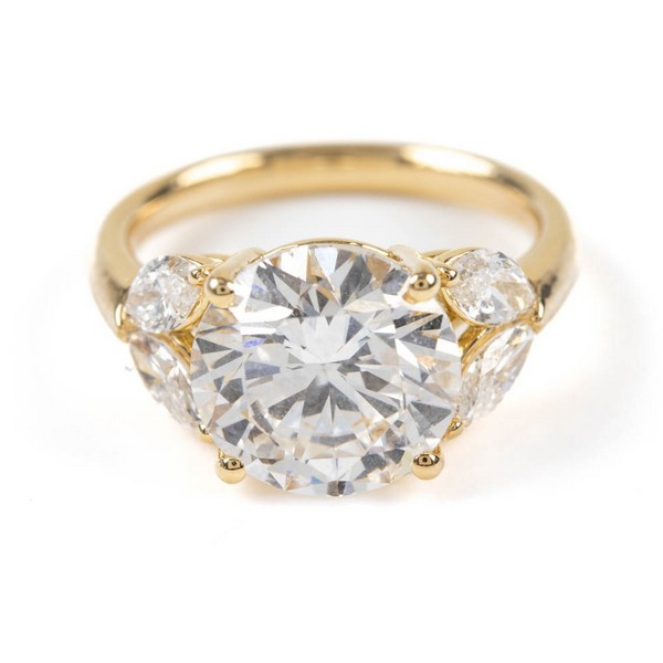 Lot 4  
            Nottingham Luxury Room - Delivery Only 

                
18K Yellow 5.01ct Laboratory Grown Round Brilliant-cut Diamond with 0.60ct total ...