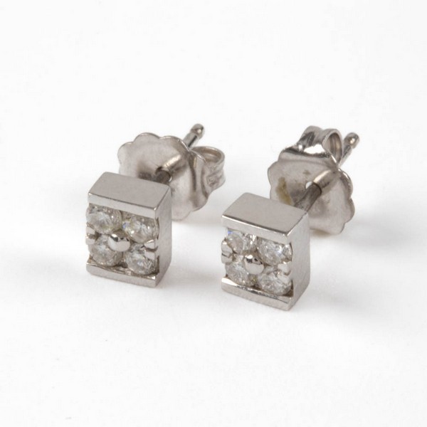 Lot 88  
            Nottingham Luxury Room - Delivery Only 

                
18K White Diamond Pair of Square Stud Earrings, 1.7g (VAT Only Payable on Buyers ...