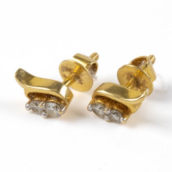 Lot 89  
            Nottingham Luxury Room - Delivery Only 

                
18K Yellow Diamond Pair of Stud Earrings, 2g (VAT Only Payable on Buyers Premium)...