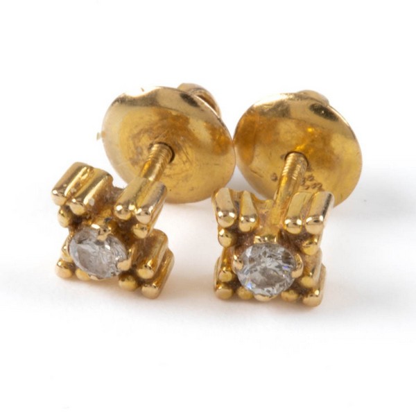 Lot 92  
            Nottingham Luxury Room - Delivery Only 

                
18K Yellow Diamond Pair of Stud Earrings, 2.1g (VAT Only Payable on Buyers Premiu...
