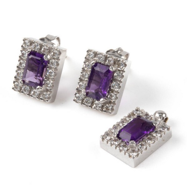 Lot 99  
            Nottingham Luxury Room - Delivery Only 

                
16K Purple and Clear Stone Rectangle Stud Earrings. 16K Purple and Clear Stone Re...